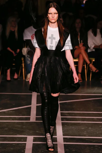 Look 32